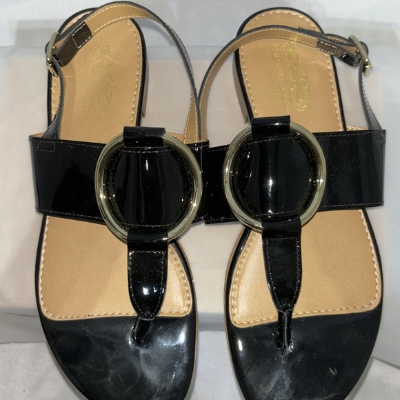 COACH AND FOUR Black Patent Leather Buckle Front Strap Sandal Size 6.5 - Picture 2 of 10